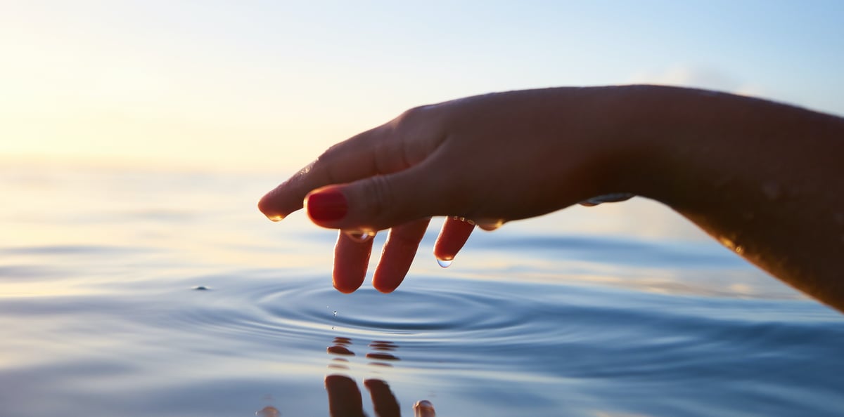 Hand_2_yoann-boyer-i14h2xypr18-unsplash